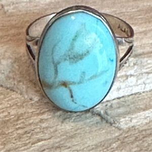 Sterling/Turquoise ring size 4. (SKU 213)